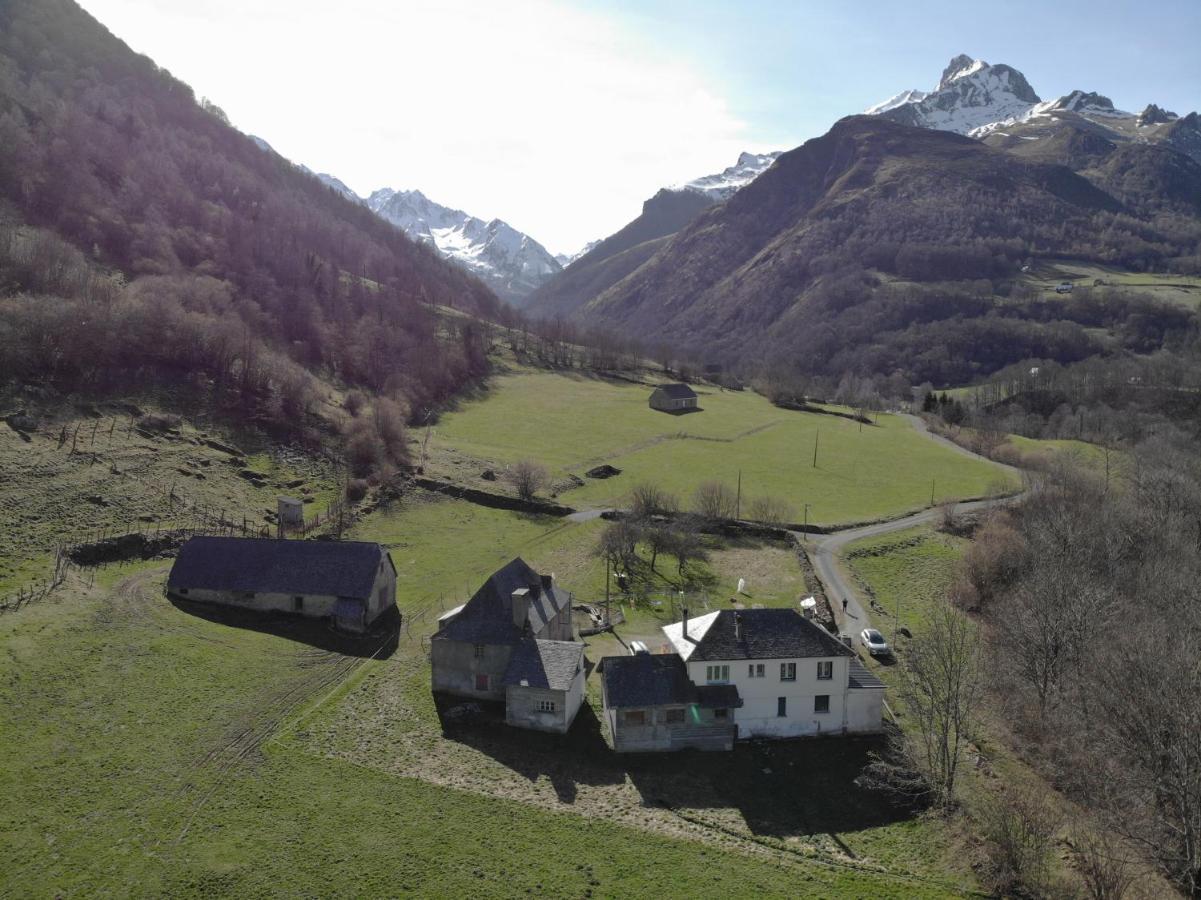 Aux D'Estaing Croises, Gite De Montagne Accessible A Tous Luaran gambar