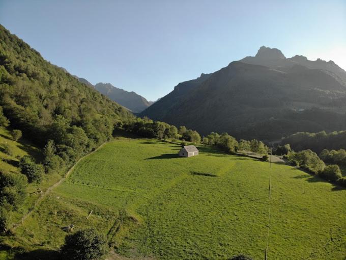 Aux D'Estaing Croises, Gite De Montagne Accessible A Tous Luaran gambar