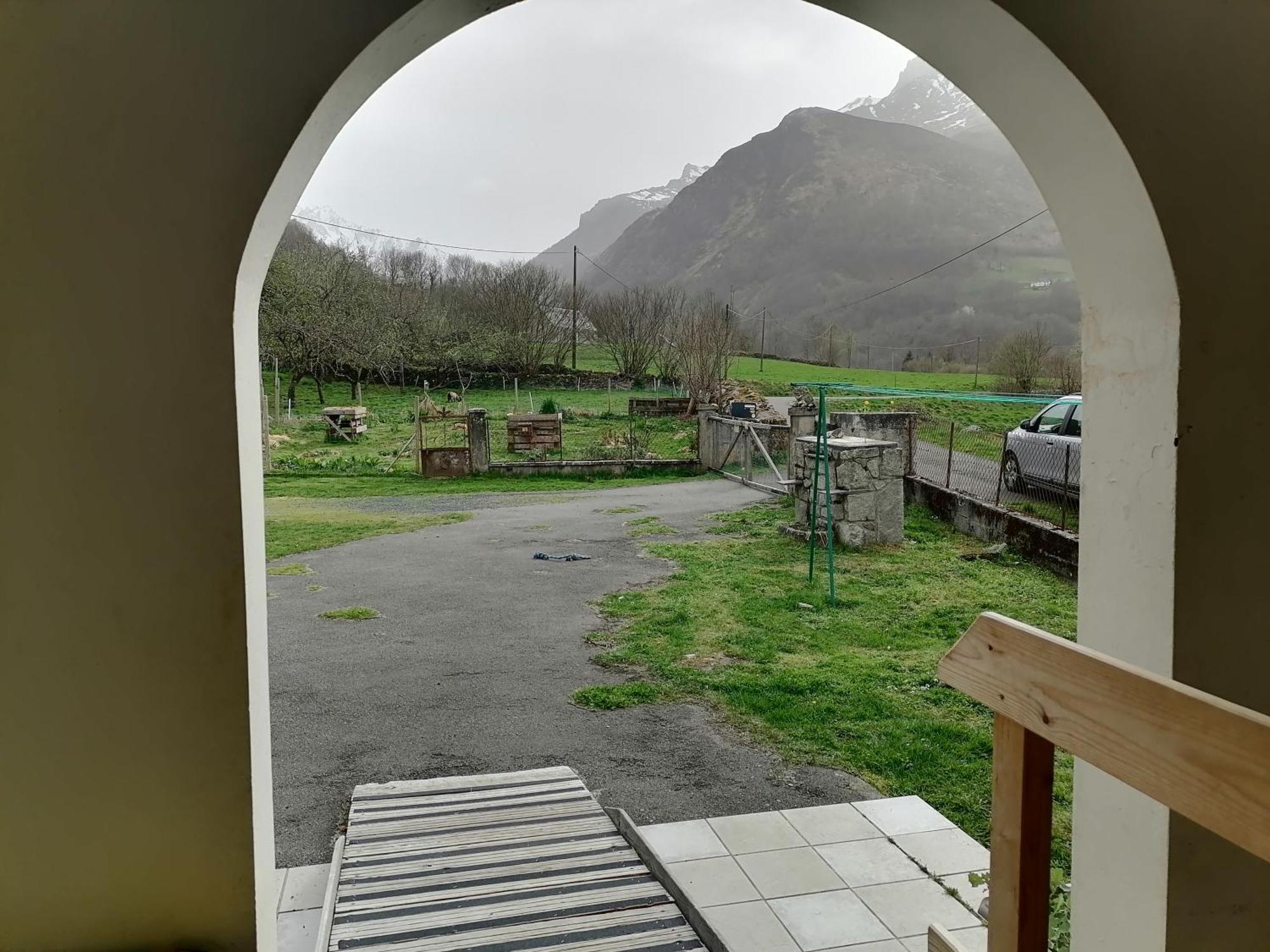 Aux D'Estaing Croises, Gite De Montagne Accessible A Tous Luaran gambar