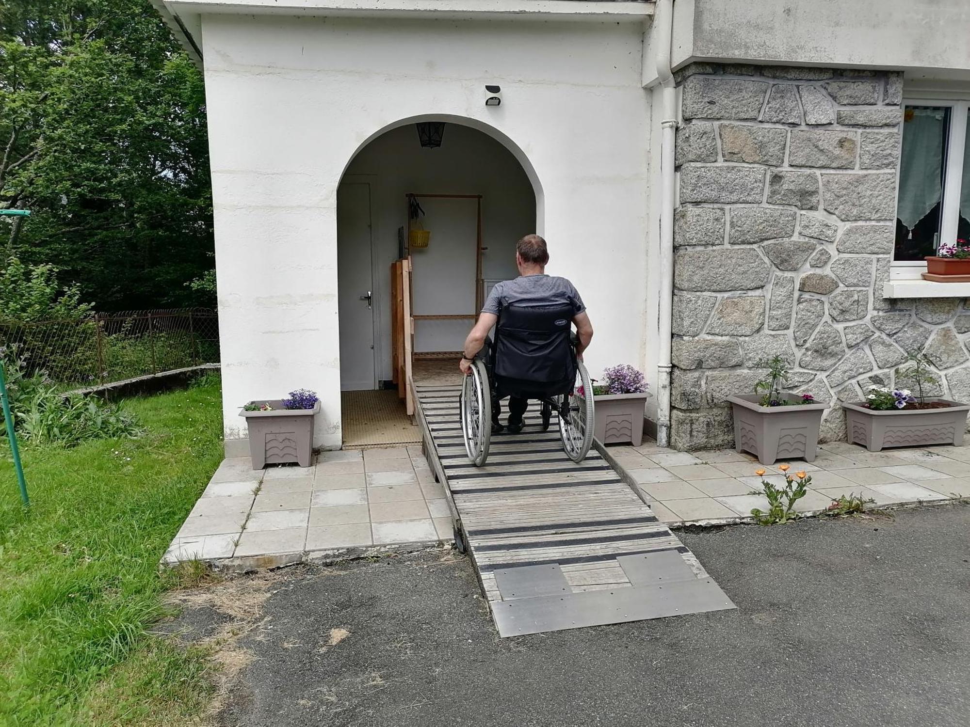 Aux D'Estaing Croises, Gite De Montagne Accessible A Tous Luaran gambar